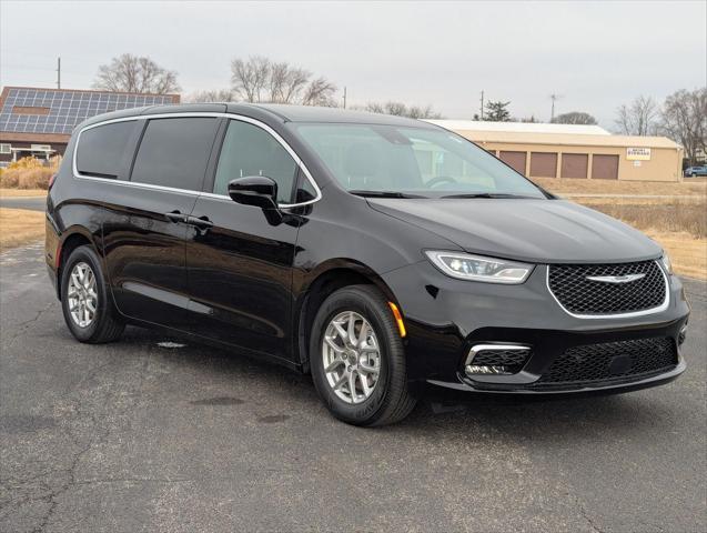 new 2025 Chrysler Pacifica car, priced at $47,070