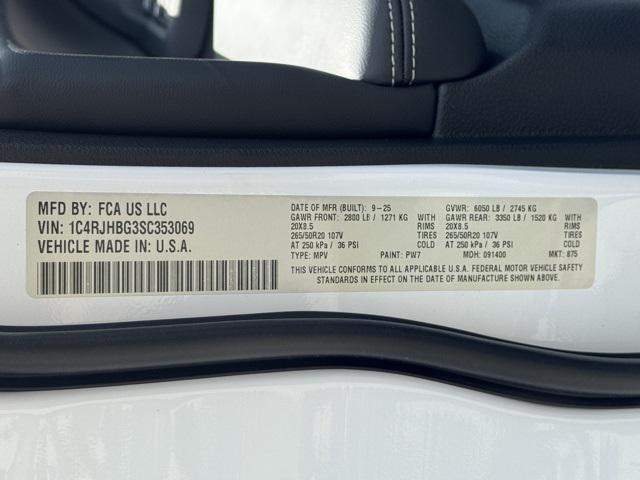 new 2025 Jeep Grand Cherokee car, priced at $46,568