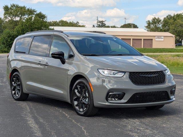 new 2024 Chrysler Pacifica car, priced at $38,843