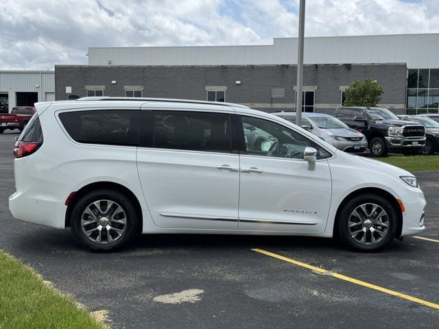 new 2024 Chrysler Pacifica car, priced at $48,258