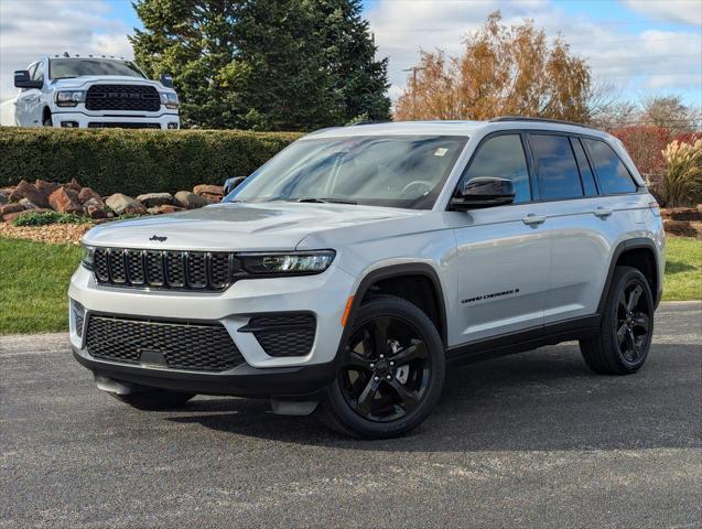 used 2024 Jeep Grand Cherokee car, priced at $37,847