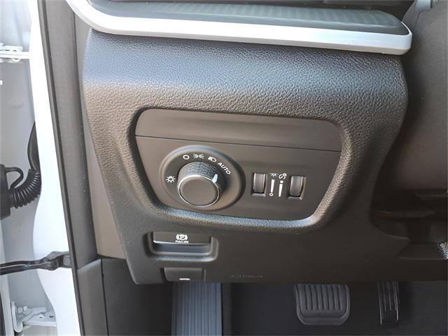 new 2025 Jeep Grand Cherokee car, priced at $42,304