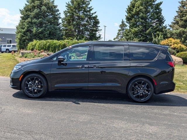 new 2024 Chrysler Pacifica car, priced at $42,453