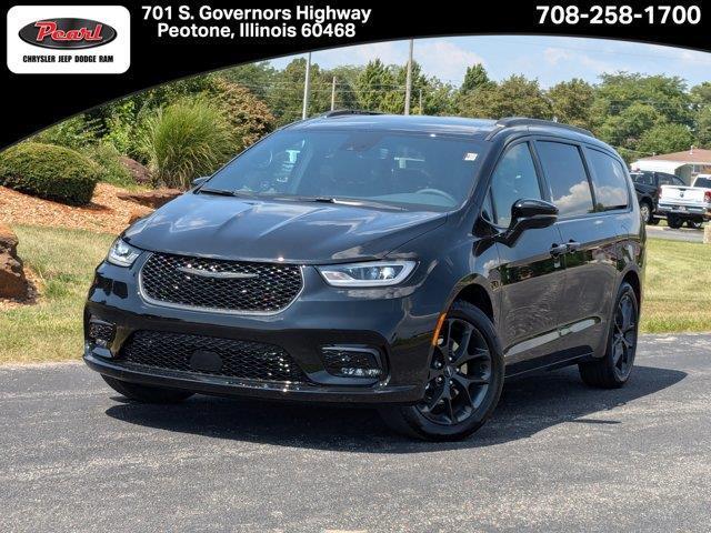 new 2024 Chrysler Pacifica car, priced at $42,453