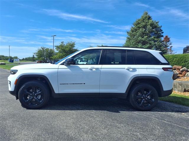 used 2025 Jeep Grand Cherokee car, priced at $39,900