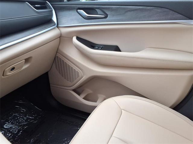 used 2024 Jeep Grand Cherokee car, priced at $33,728