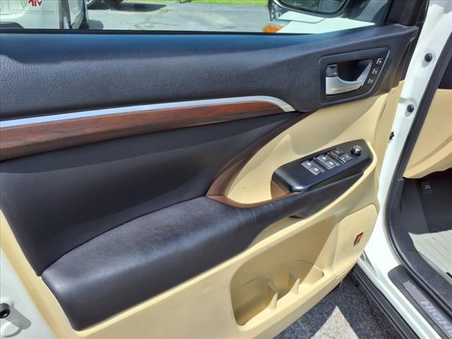 used 2016 Toyota Highlander car, priced at $21,819