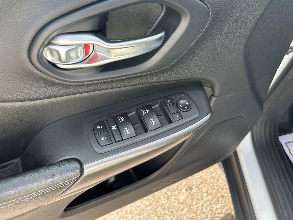 used 2020 Jeep Cherokee car, priced at $17,975