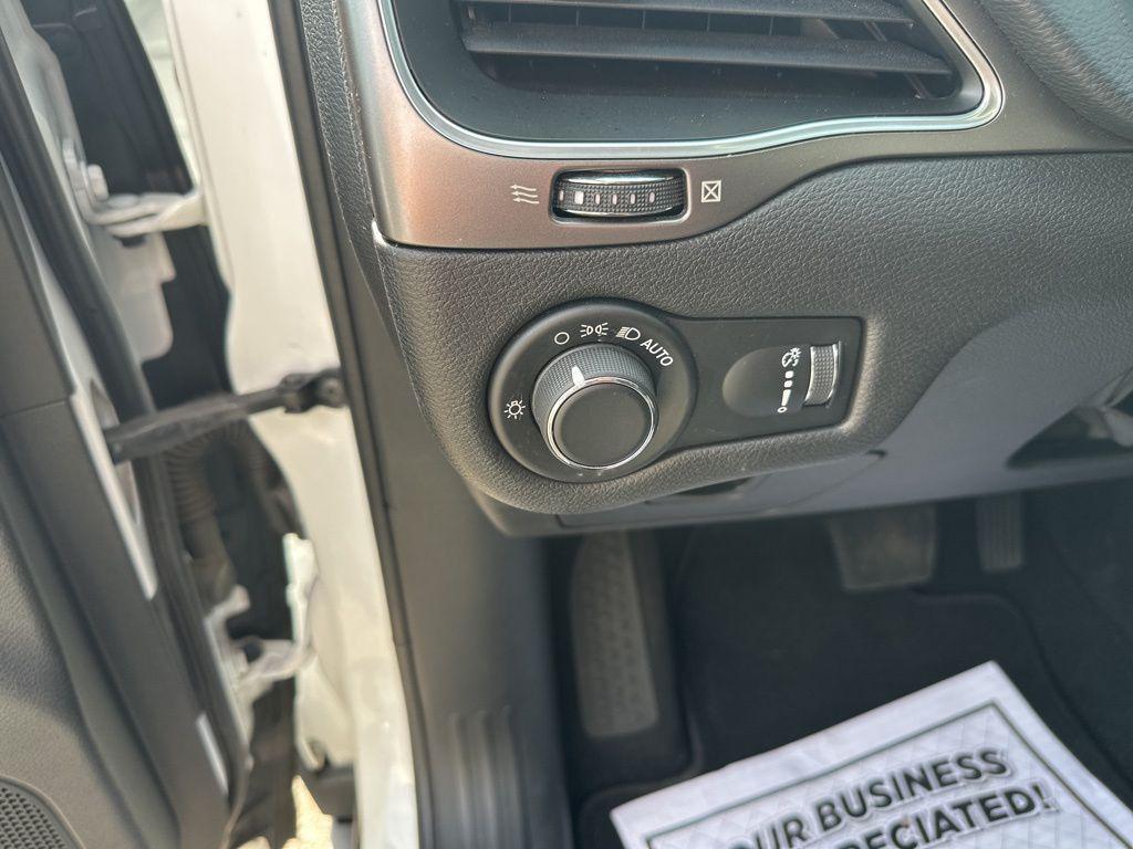 used 2020 Jeep Cherokee car, priced at $17,975