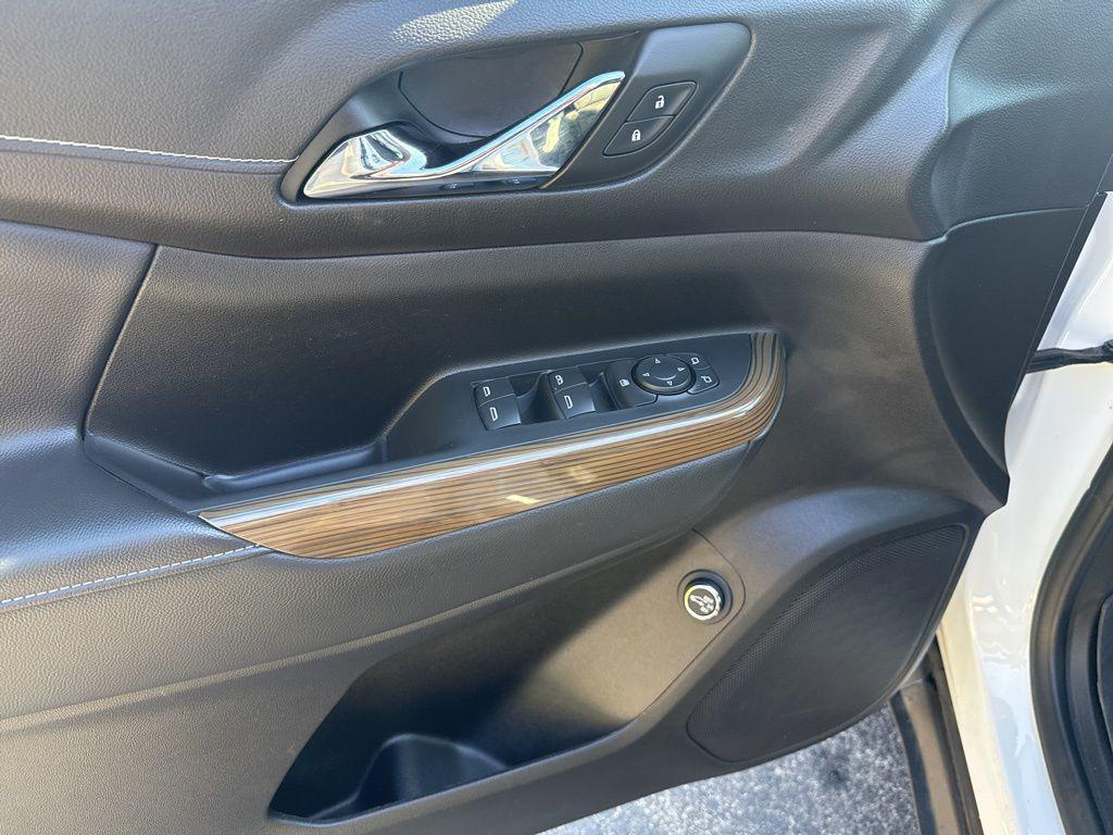 used 2023 GMC Acadia car, priced at $29,988