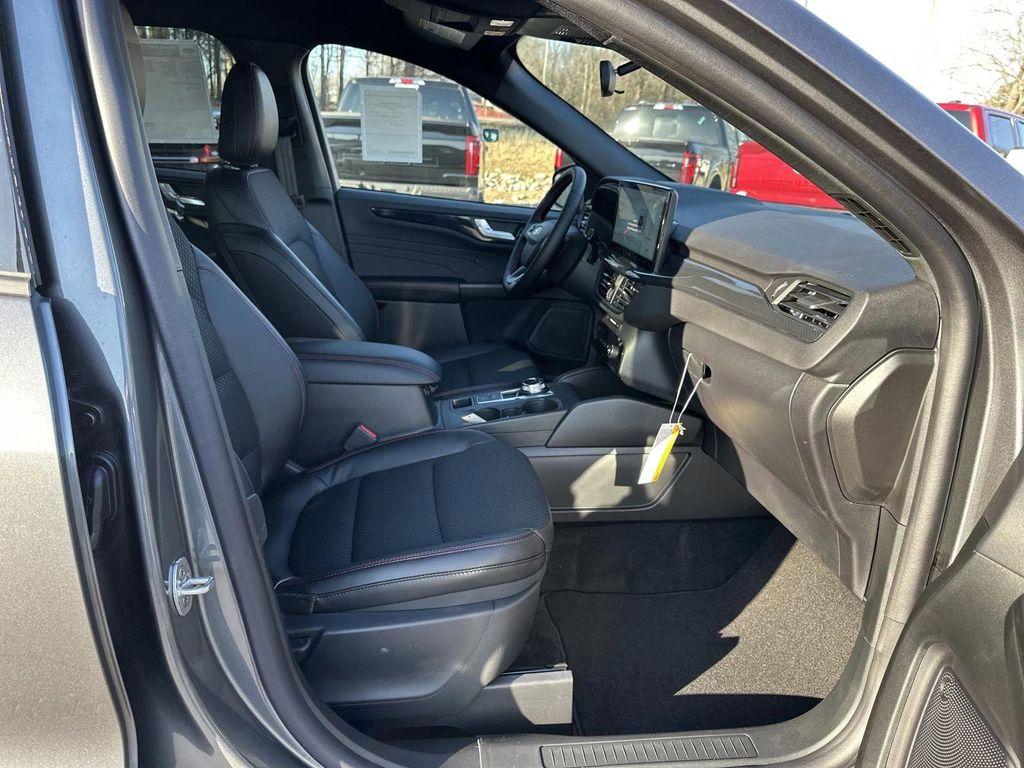 new 2025 Ford Escape car, priced at $32,049
