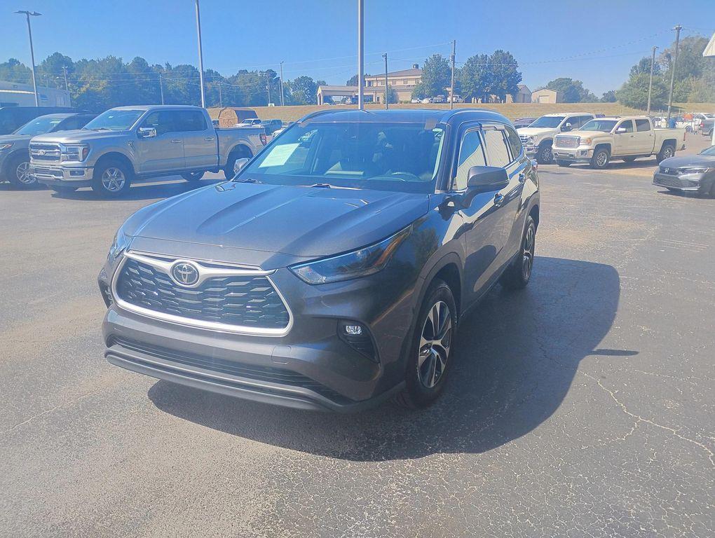 used 2021 Toyota Highlander car, priced at $26,888
