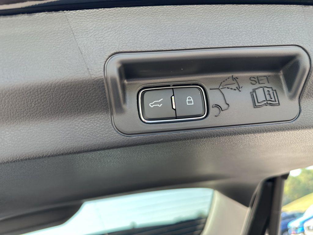new 2025 Ford Explorer car, priced at $42,676