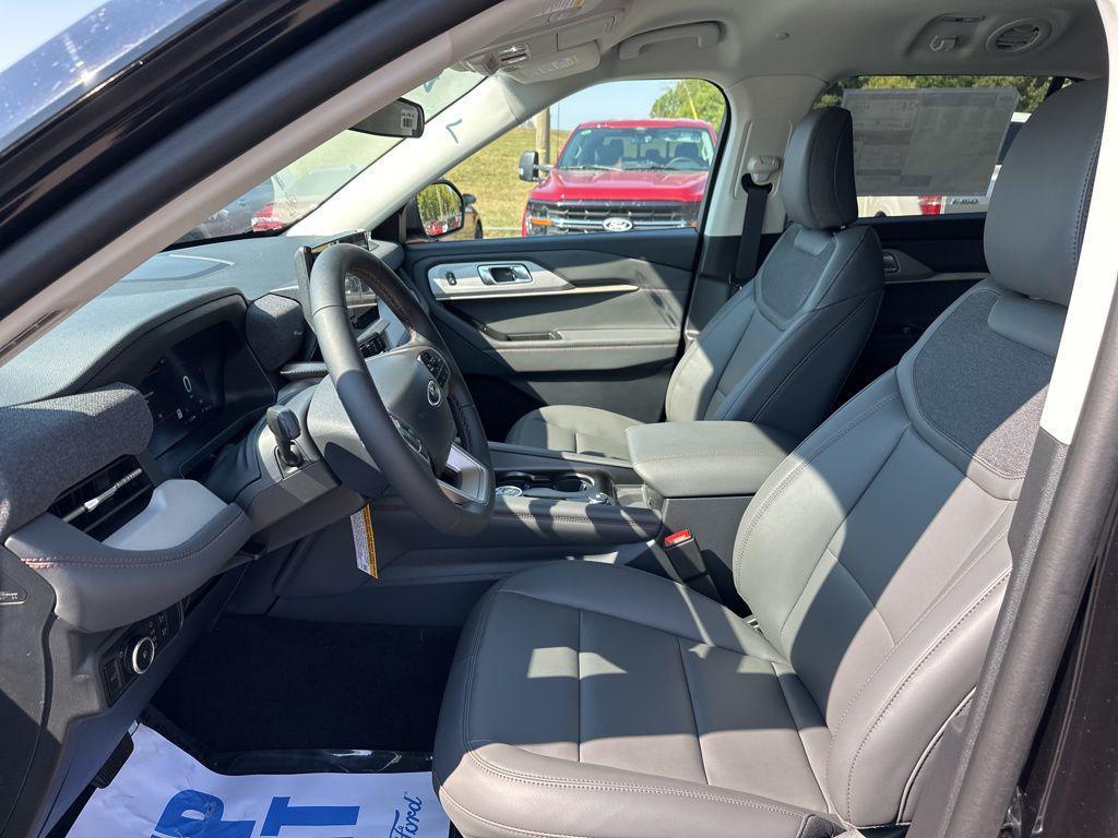 new 2025 Ford Explorer car, priced at $42,676