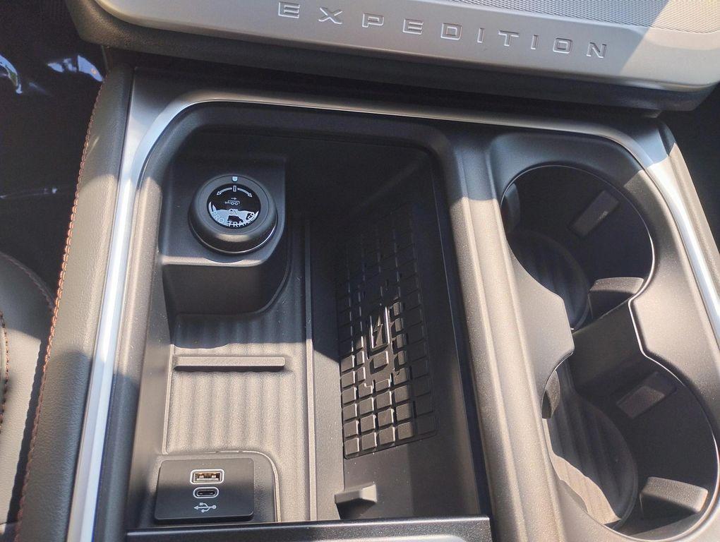new 2025 Ford Expedition car, priced at $70,489