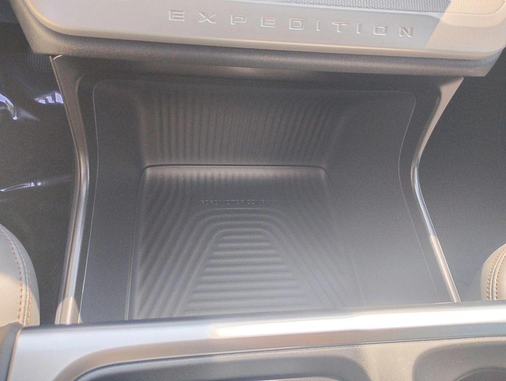 new 2025 Ford Expedition car, priced at $70,489