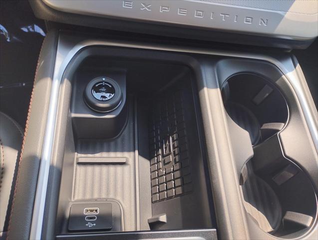 new 2025 Ford Expedition car, priced at $70,489