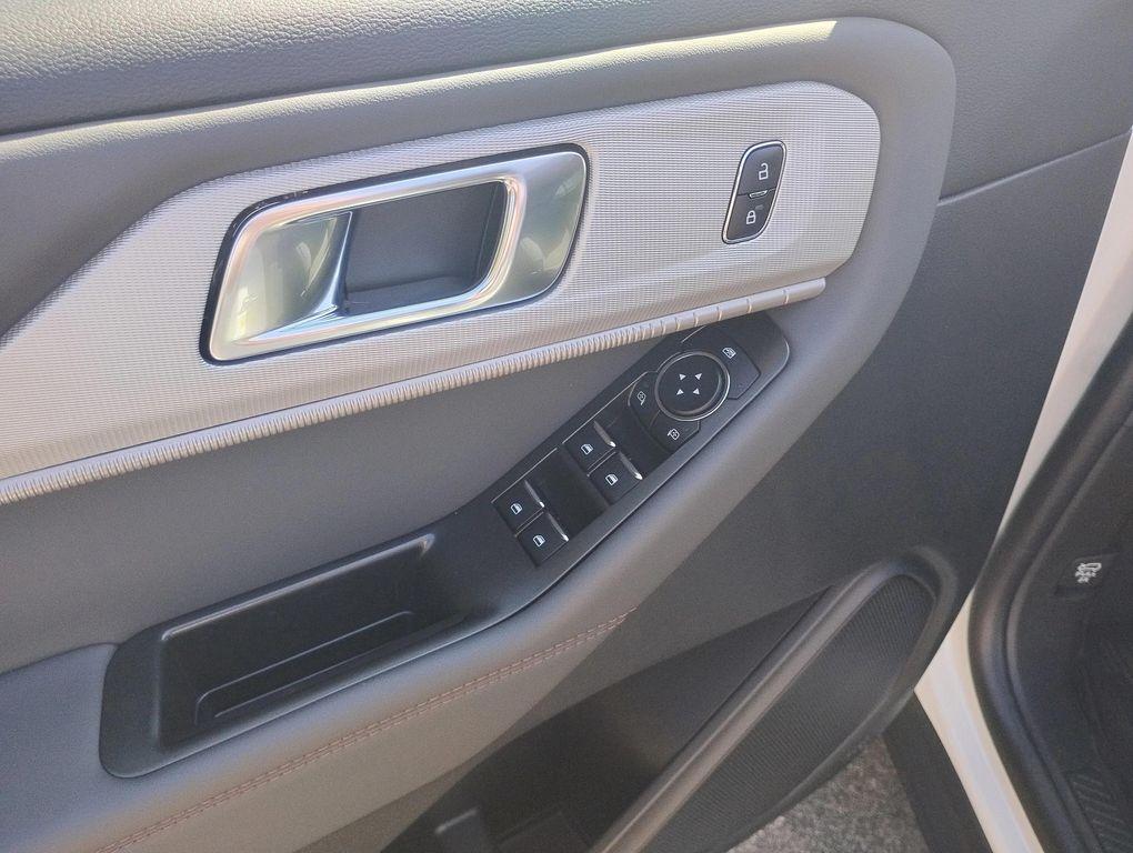 new 2025 Ford Explorer car, priced at $39,919