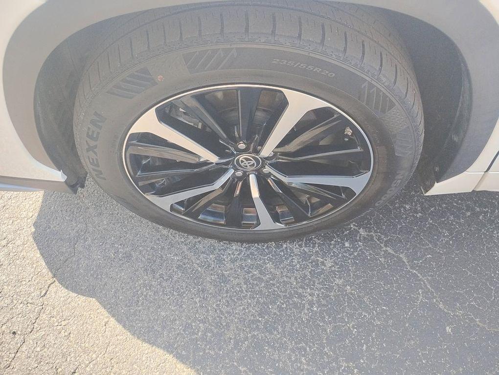 used 2021 Toyota Highlander car, priced at $26,788