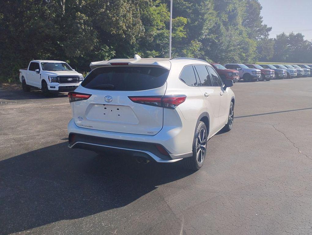 used 2021 Toyota Highlander car, priced at $26,788