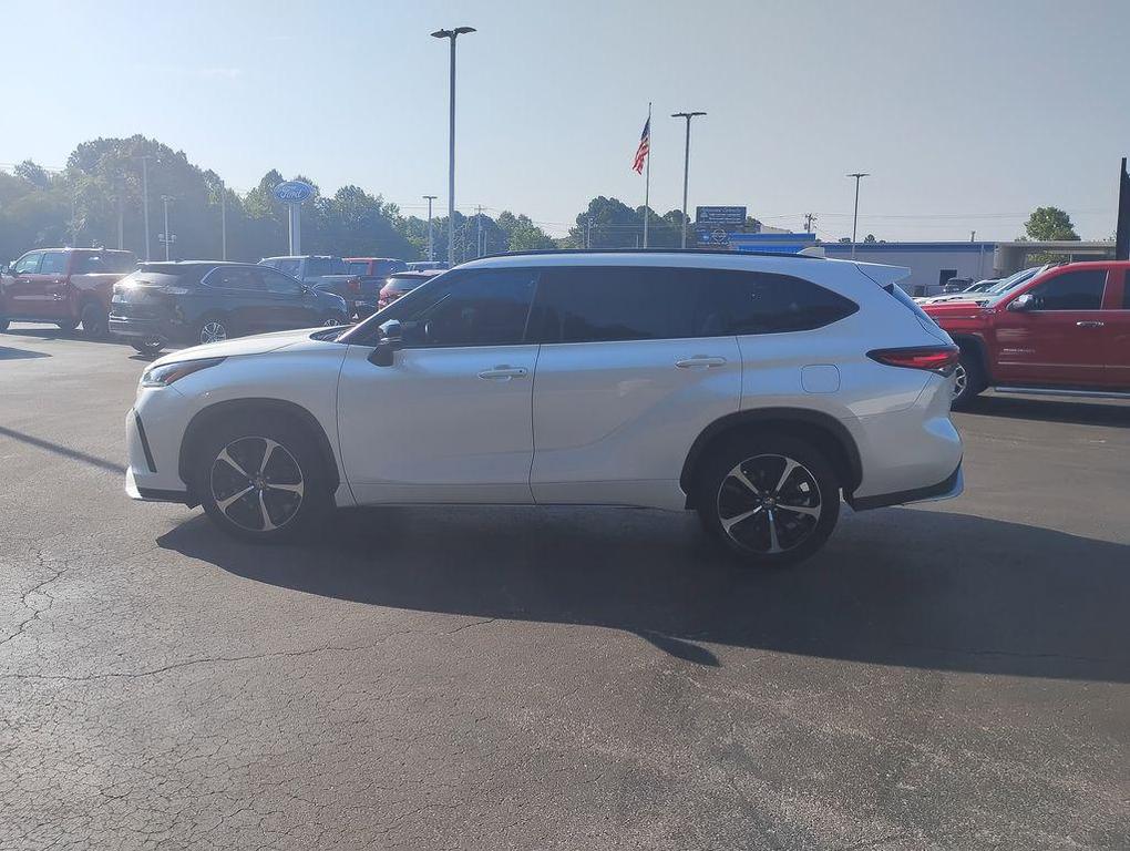 used 2021 Toyota Highlander car, priced at $26,788