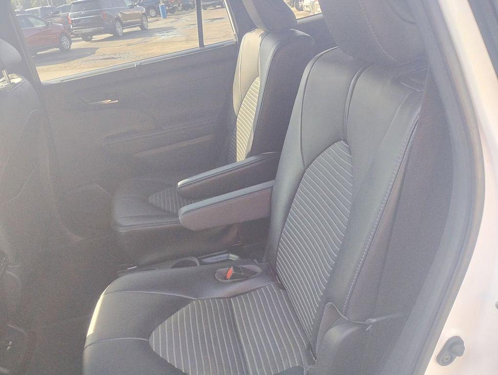 used 2021 Toyota Highlander car, priced at $26,788