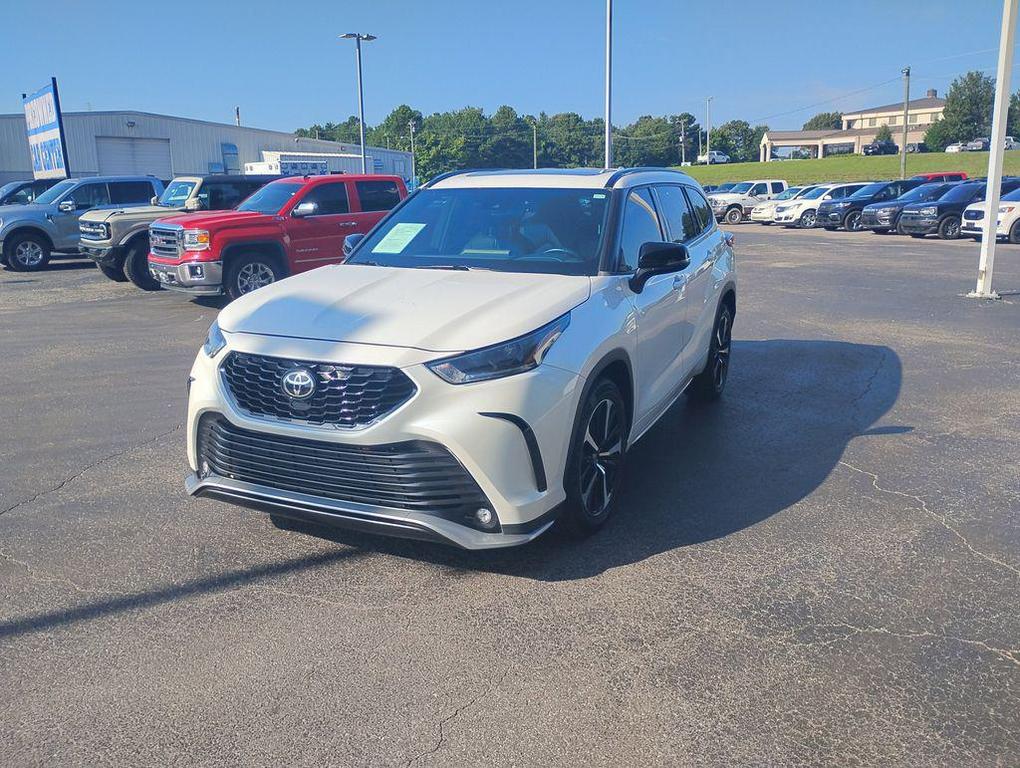 used 2021 Toyota Highlander car, priced at $26,788