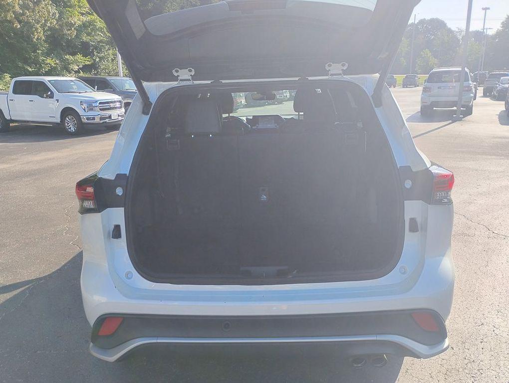 used 2021 Toyota Highlander car, priced at $26,788