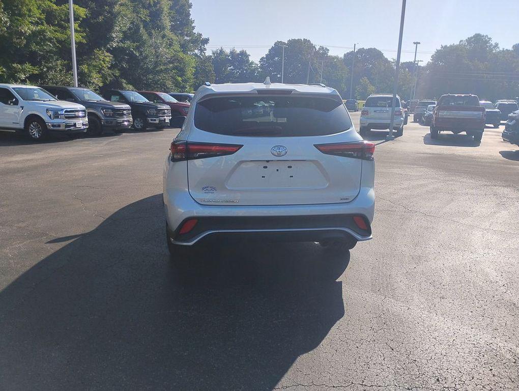 used 2021 Toyota Highlander car, priced at $26,788