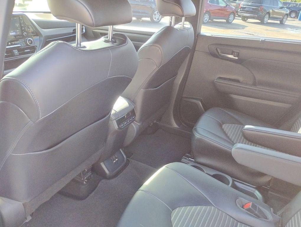 used 2021 Toyota Highlander car, priced at $26,788