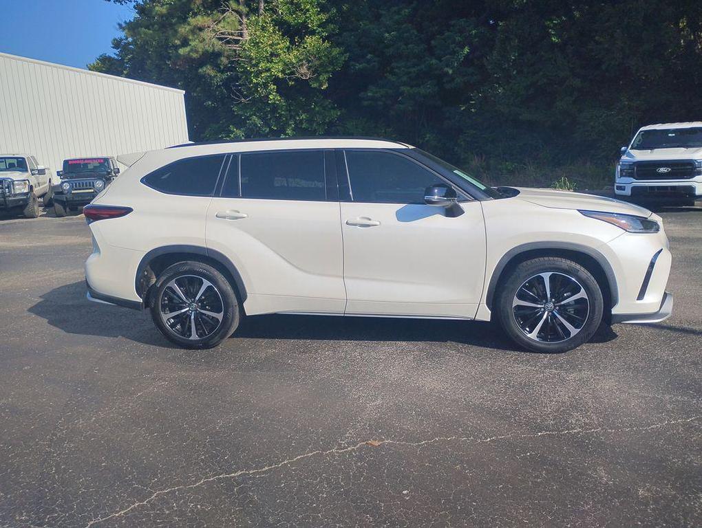 used 2021 Toyota Highlander car, priced at $26,788