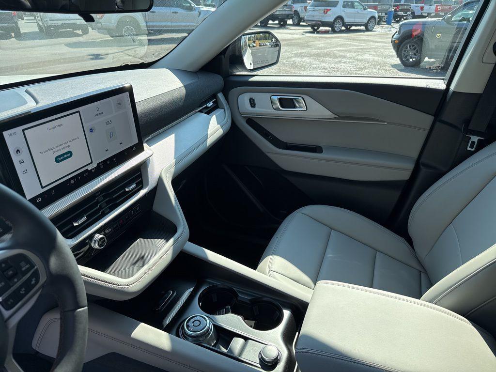 new 2025 Ford Explorer car, priced at $43,584