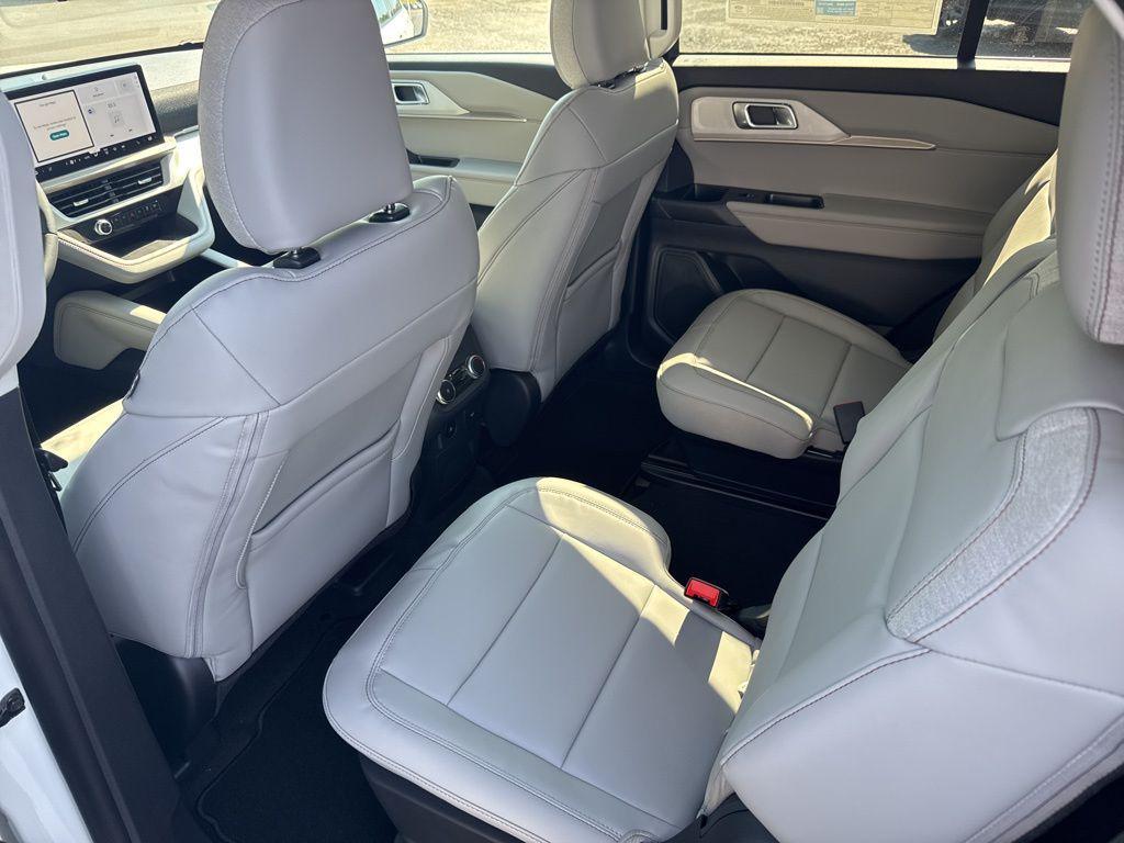 new 2025 Ford Explorer car, priced at $43,584