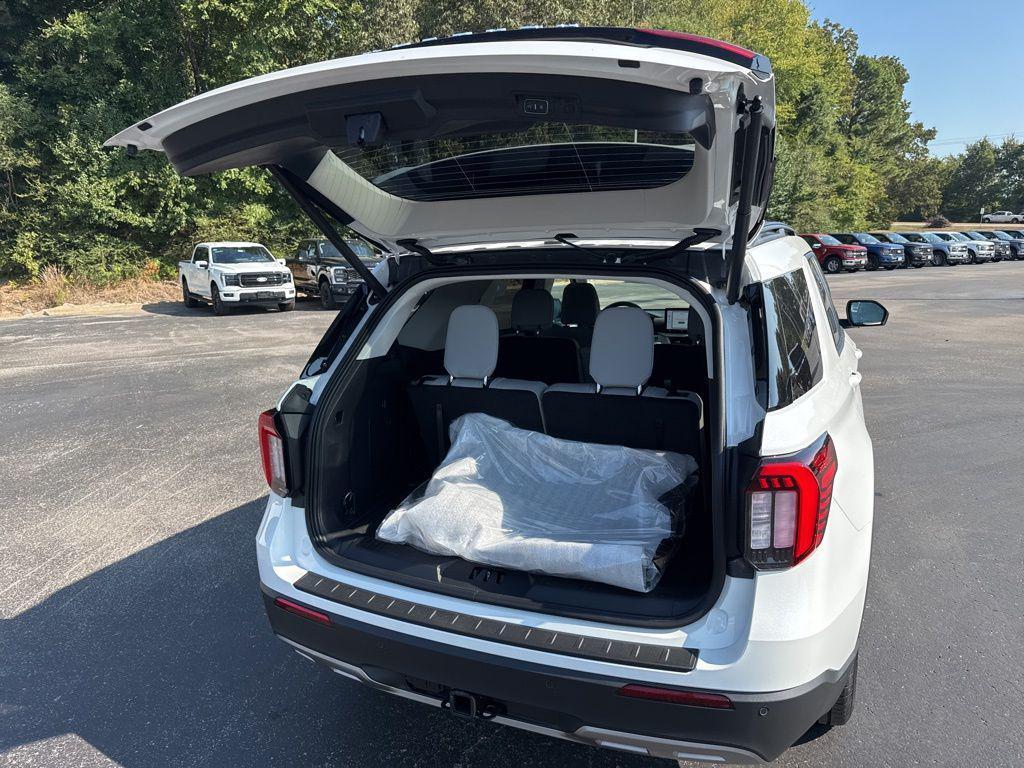 new 2025 Ford Explorer car, priced at $43,584