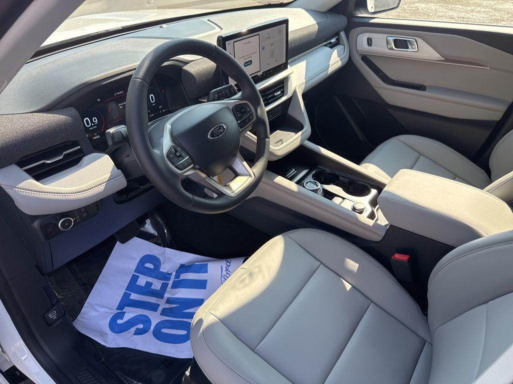 new 2025 Ford Explorer car, priced at $43,584