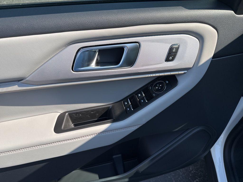 new 2025 Ford Explorer car, priced at $43,584
