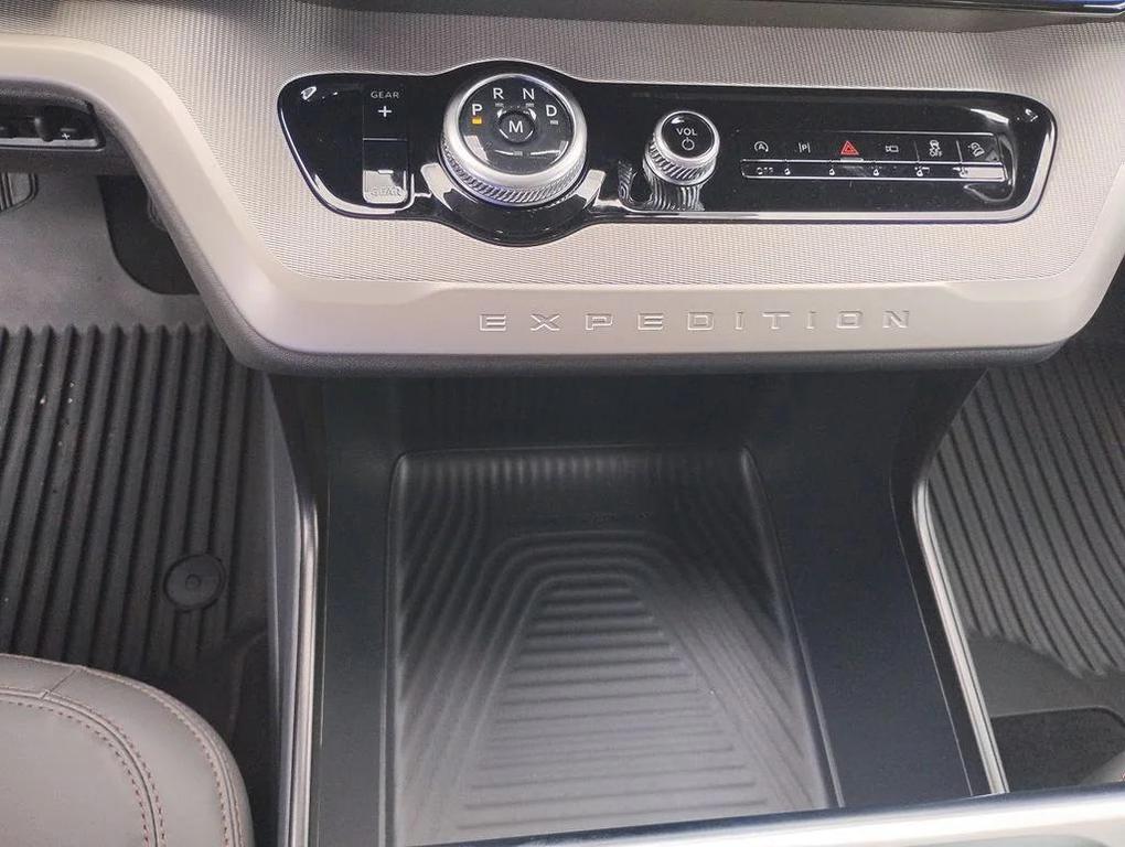 new 2025 Ford Expedition Max car, priced at $72,593