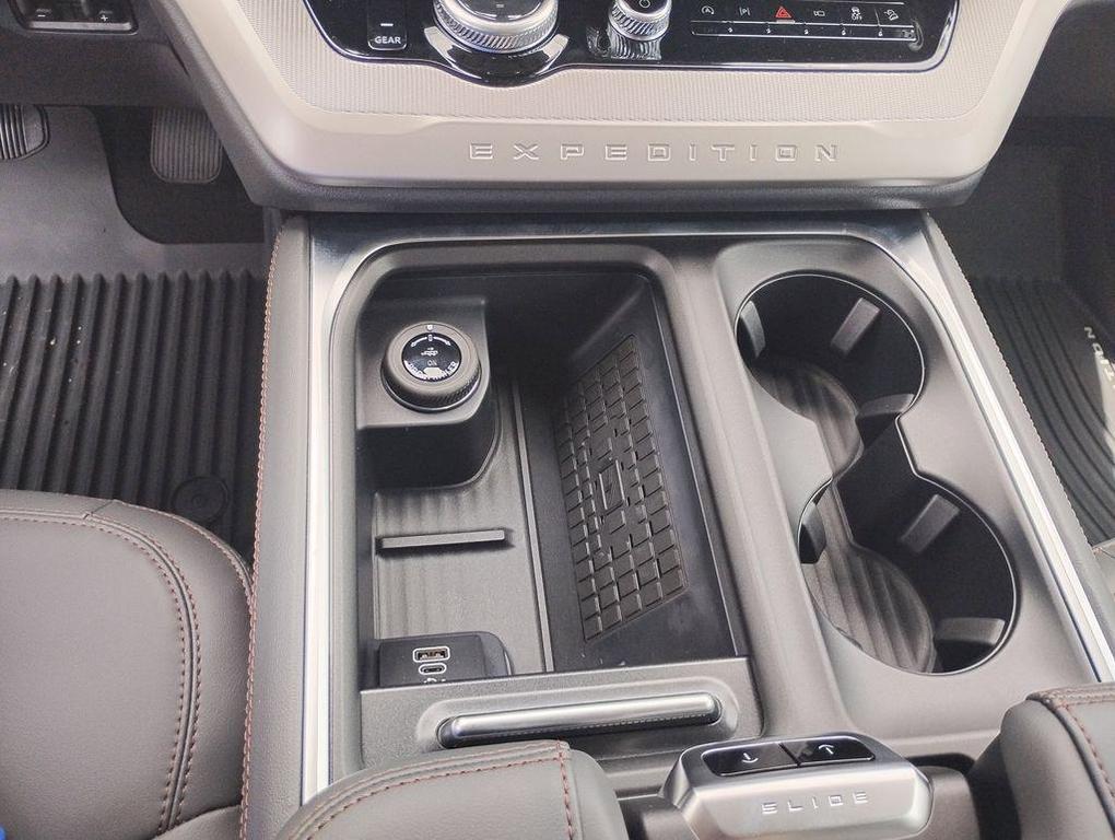 new 2025 Ford Expedition Max car, priced at $72,593