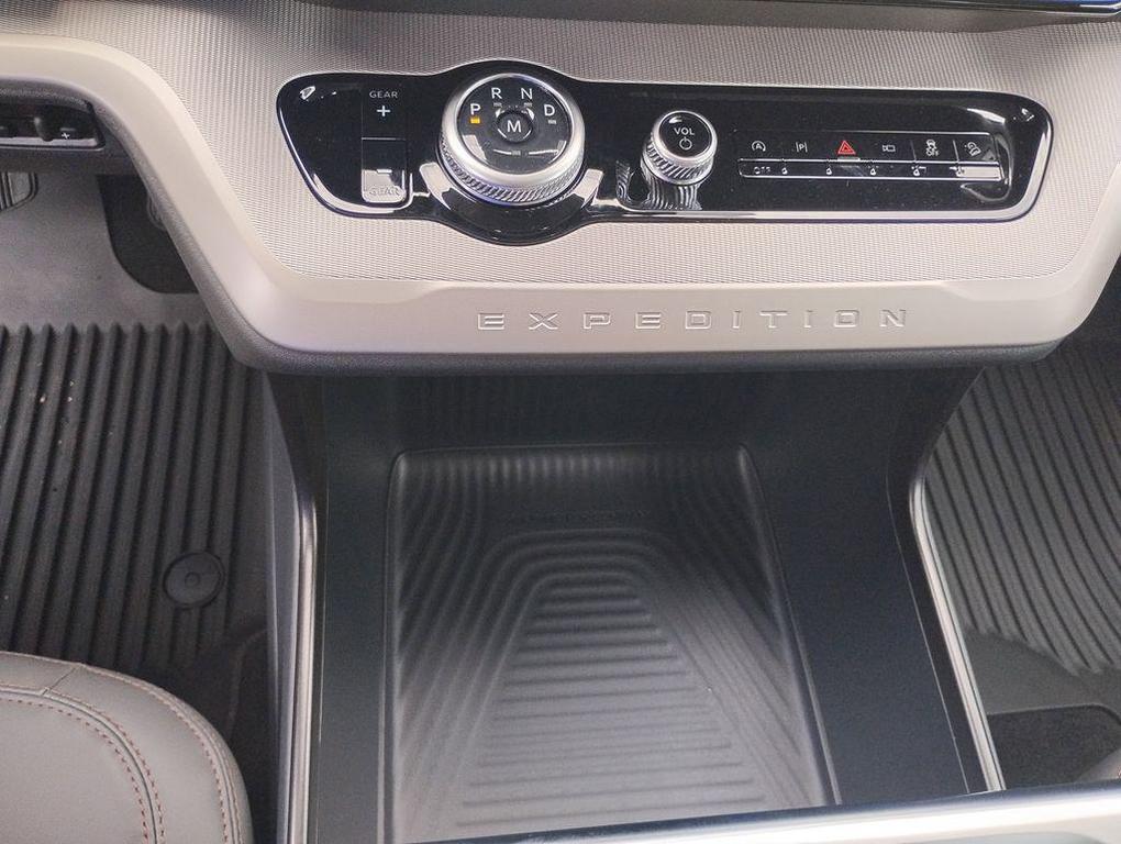 new 2025 Ford Expedition Max car, priced at $72,593