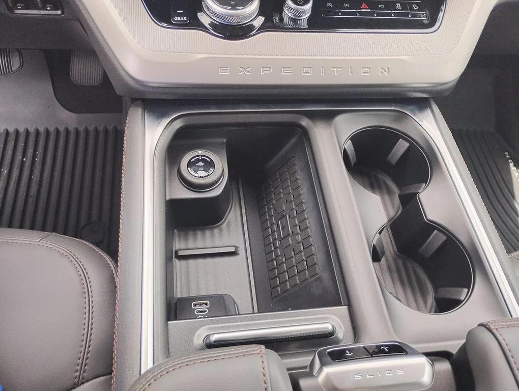 new 2025 Ford Expedition Max car, priced at $72,593