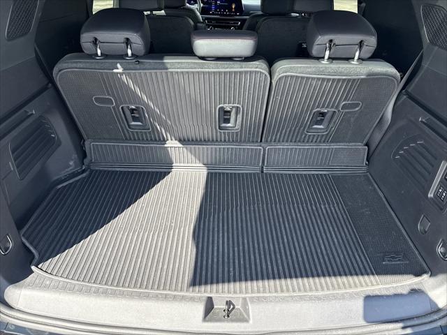 used 2024 Chevrolet Traverse car, priced at $46,588