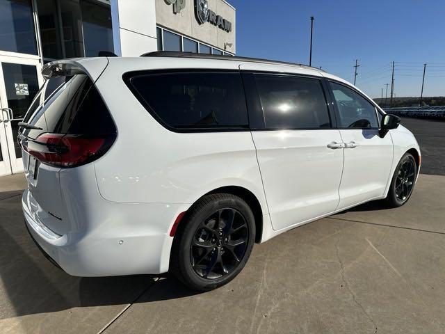 new 2025 Chrysler Pacifica car, priced at $45,986