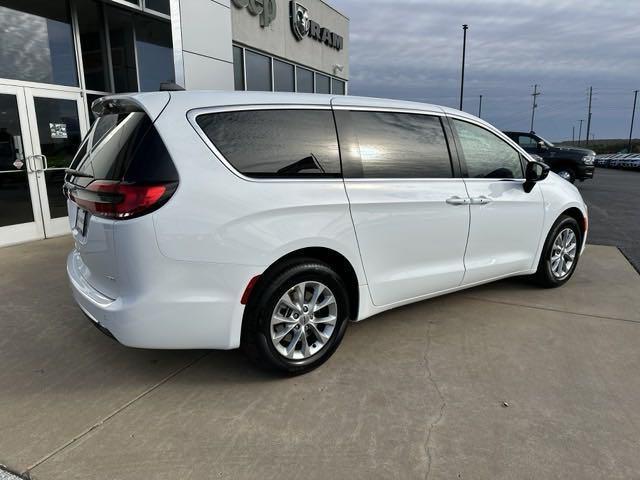 new 2025 Chrysler Pacifica car, priced at $41,986