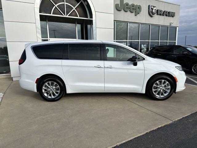 new 2025 Chrysler Pacifica car, priced at $41,986