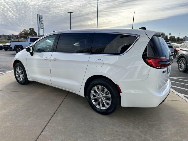 new 2025 Chrysler Pacifica car, priced at $41,986