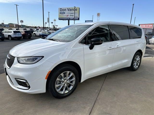 new 2025 Chrysler Pacifica car, priced at $41,986