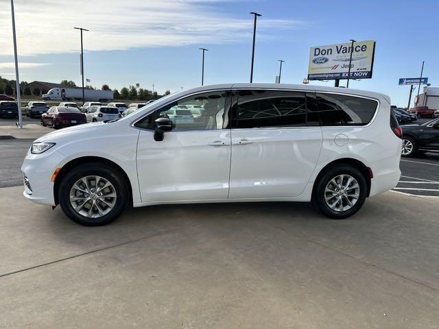 new 2025 Chrysler Pacifica car, priced at $41,986