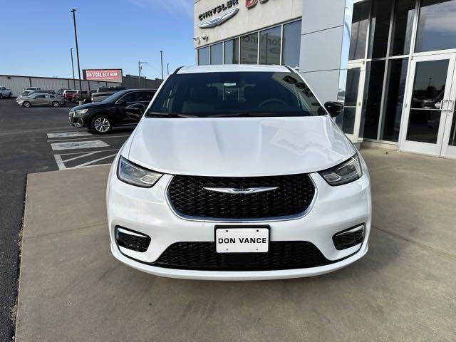 new 2025 Chrysler Pacifica car, priced at $41,986