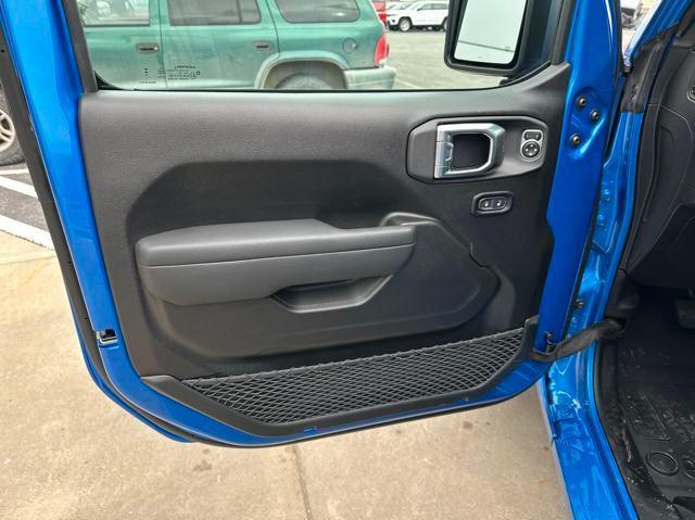 new 2025 Jeep Gladiator car, priced at $42,656