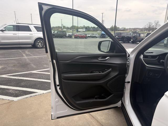 used 2024 Jeep Grand Cherokee car, priced at $37,986